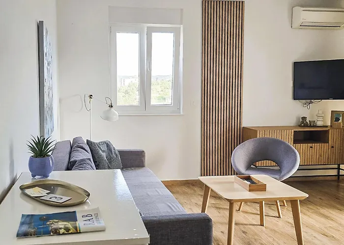 2 Bedroom Stunning In Rab Apartmán Rab Town